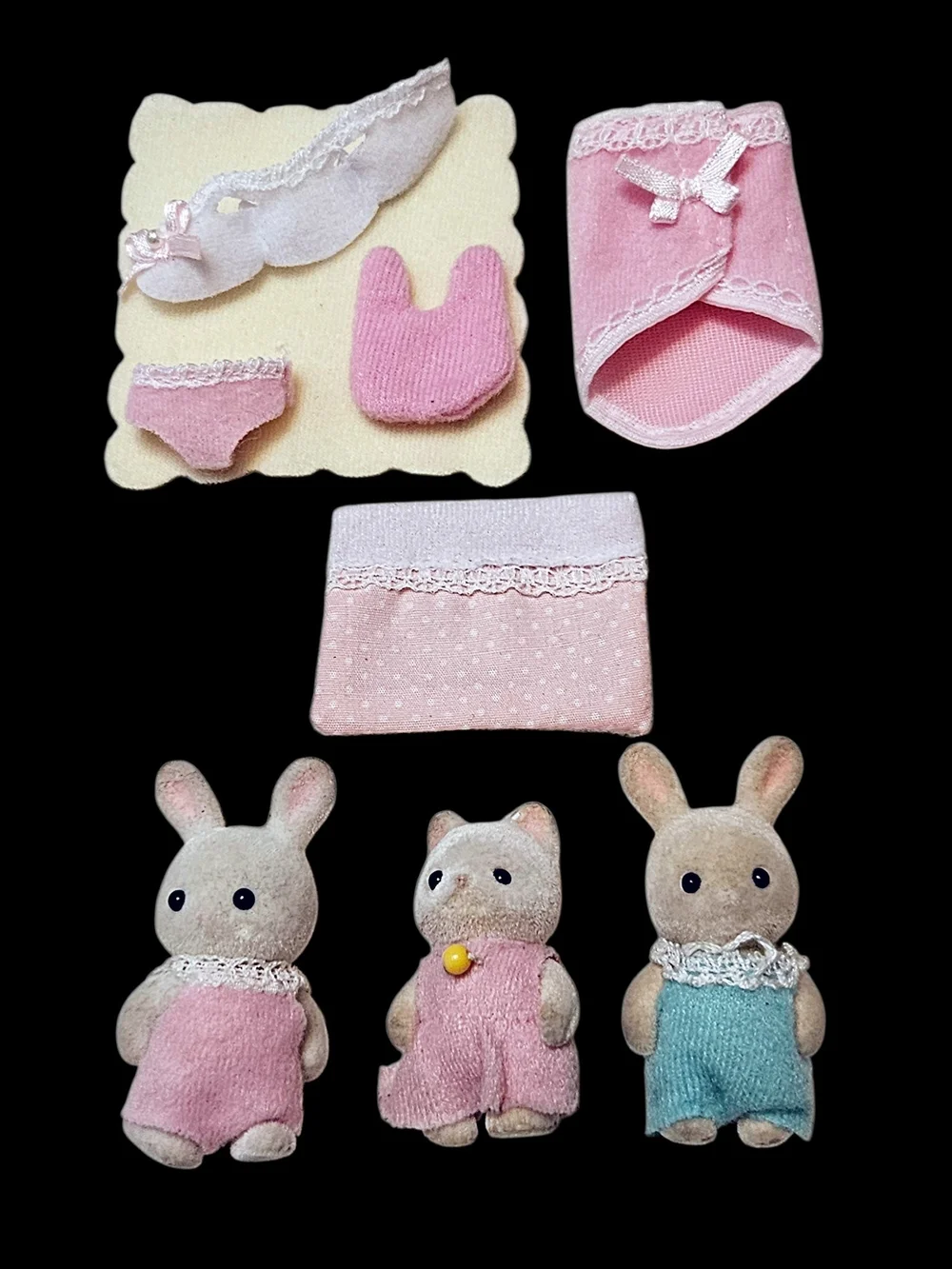 Sylvanian Families Calico Critters Figures & Nursery Playset 33 Total Pieces
